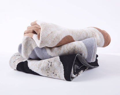 Thoroughbred Horse Knit Throw Blanket in Nero Black