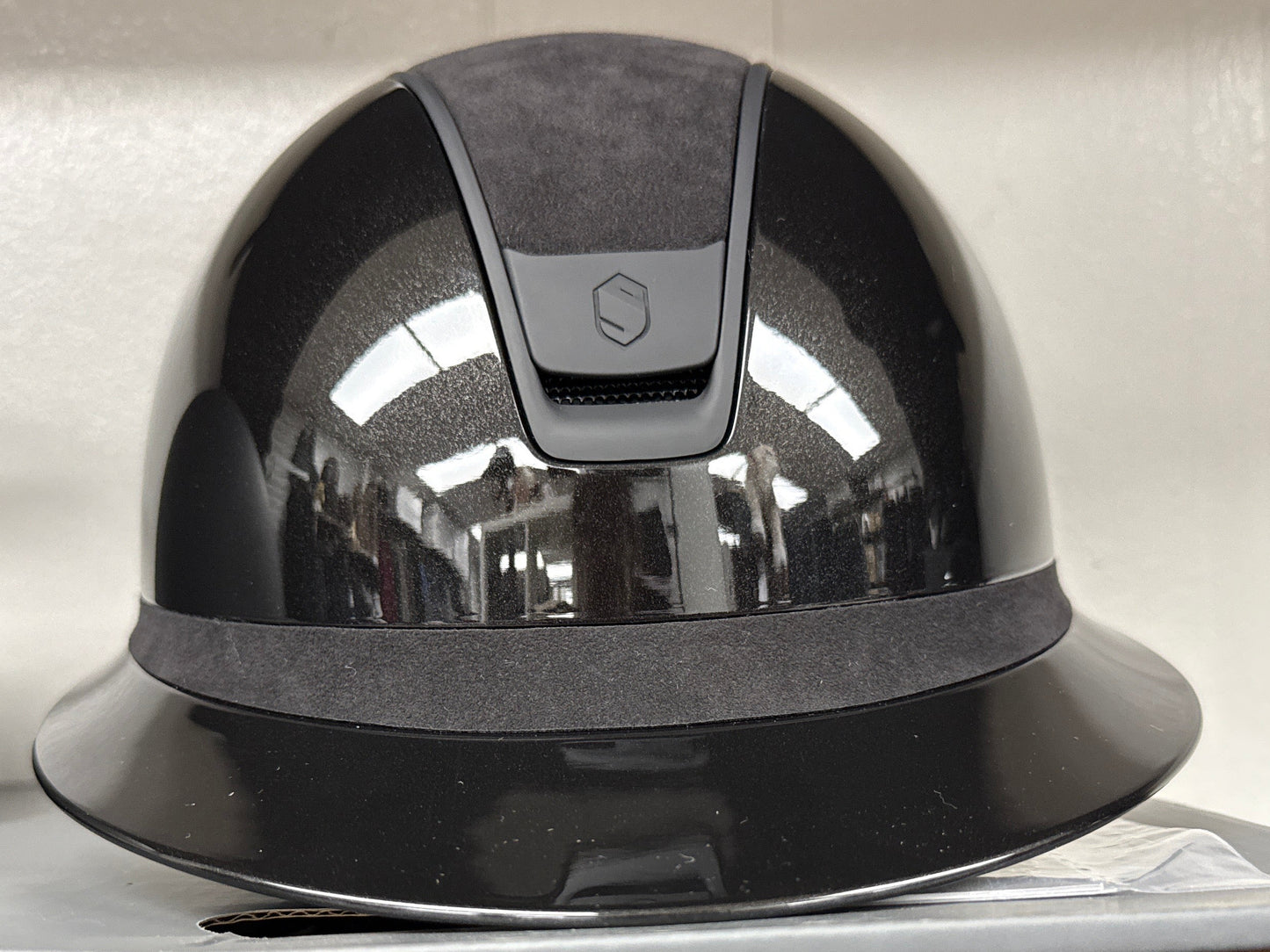Helmet Miss V2 Glossy - Alcantara Top - Black Matt Blazon & Rails - Black Alcantara Band - Samshield 2.0 Fast Custom - MSACBM