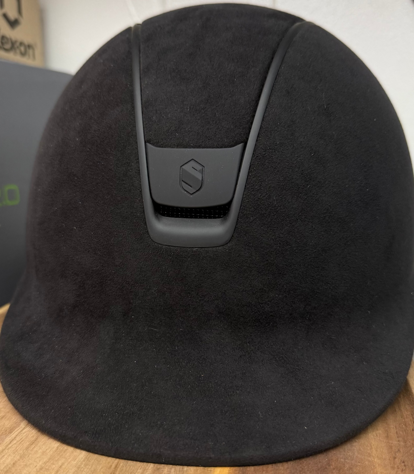 Helmet V2 Reg Brim - Alcantara Black Alcantara Top, Black Matt Blazon & Rails - Samshield Stock 2.0 - S2AR