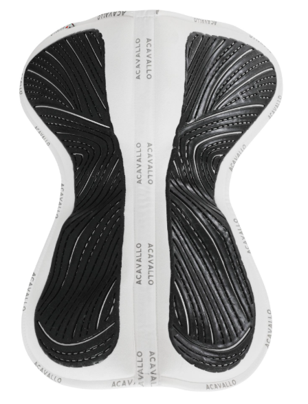 Acavallo® flat pad in memory foam jumping close contact shape with classic withers and classic spine with suede and non-slip gel grip. Anatomical cut for superior shock absorption.