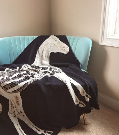 Thoroughbred Horse Knit Throw Blanket in Nero Black